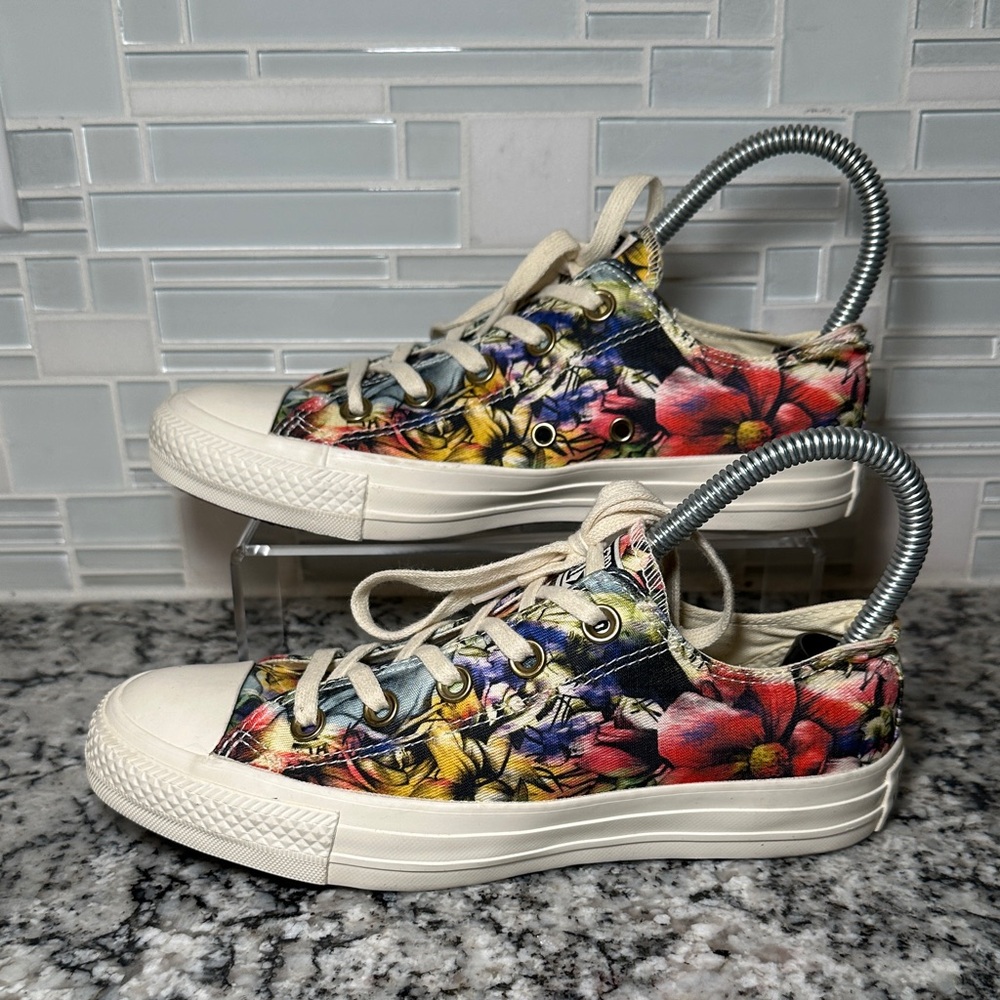 Converse Chuck Taylor All Stars Floral Low Top Sneakers - 6